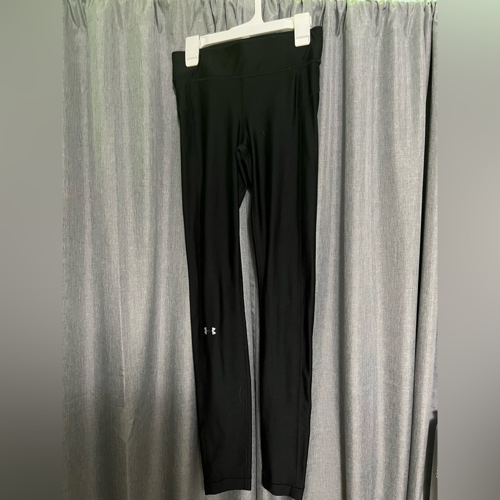 Black Under Armour leggings in size XS. Great material very stretchy.